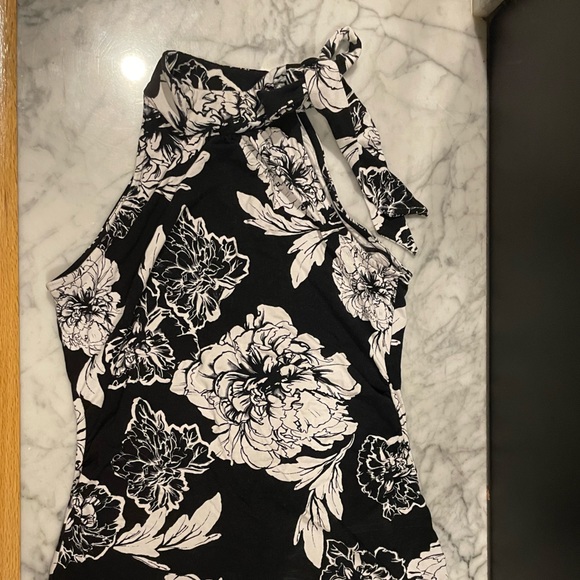 White House Black Market Black & White Flower Halter Top with Tie - Picture 1 of 7